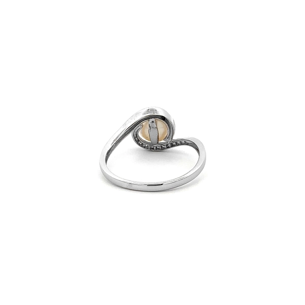 Ring with Pearl and Zircons
