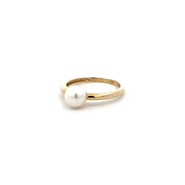 Gold Ring with Pearl