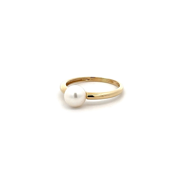 Gold Ring with Pearl
