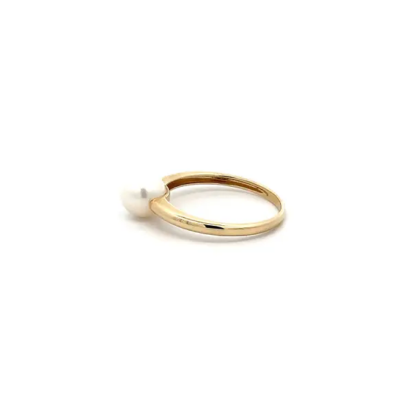 Gold Ring with Pearl