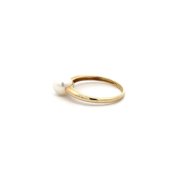 Gold Ring with Pearl