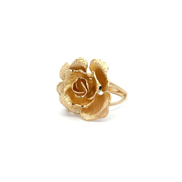 Ring in the Shape of a Rose in Yellow Gold - Elegance of Nature