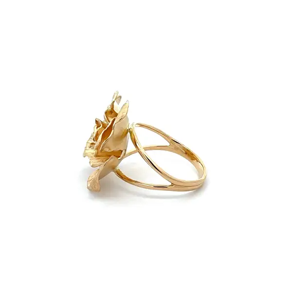 Ring in the Shape of a Rose in Yellow Gold - Elegance of Nature