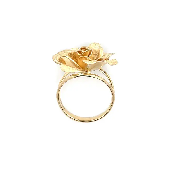 Ring in the Shape of a Rose in Yellow Gold - Elegance of Nature