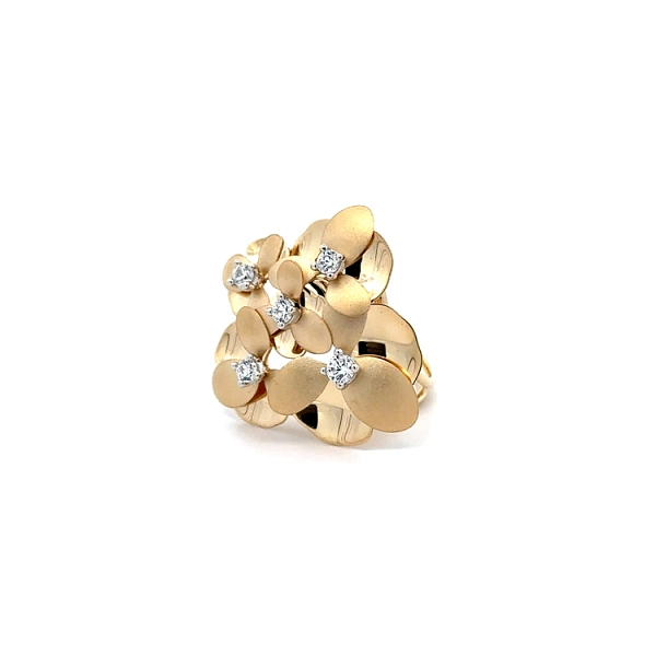 Yellow Gold Flower Ring with Fine Zircon Sparkle