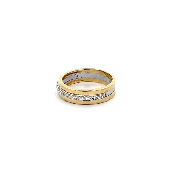 Ring with Zirconias in Gold Combination