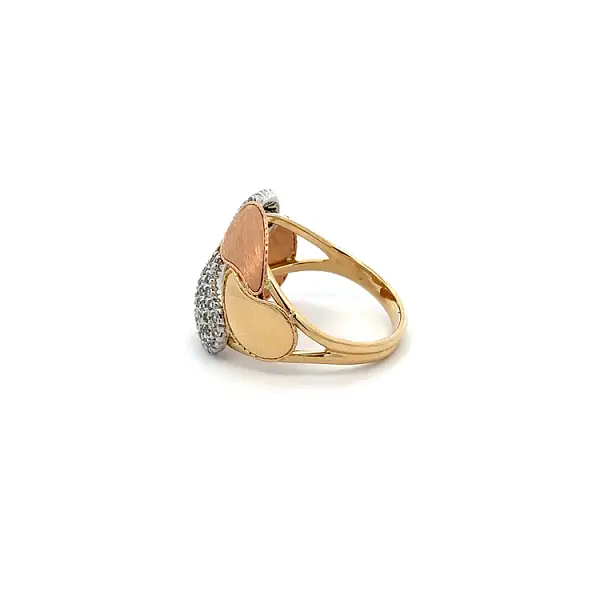 Ring with Zirconias in Gold Combination