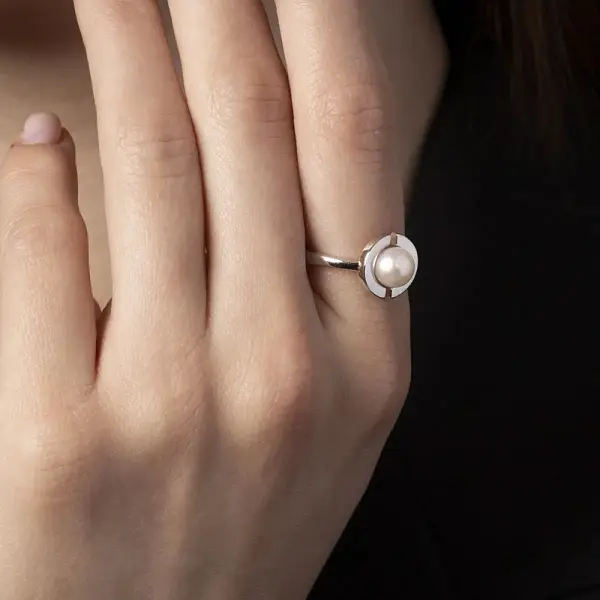 Ring with White Gold Pearl