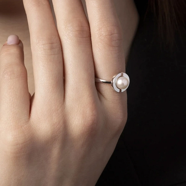Ring with White Gold Pearl