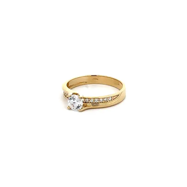 Gold Engagement Ring with Zircones
