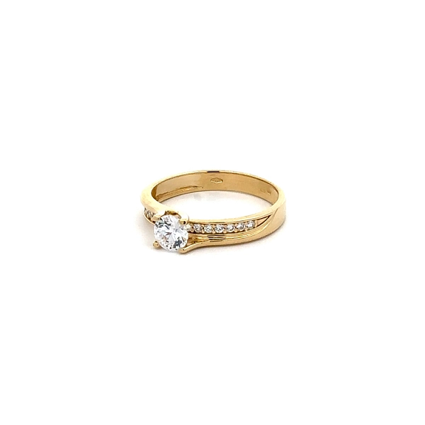 Gold Engagement Ring with Zircones