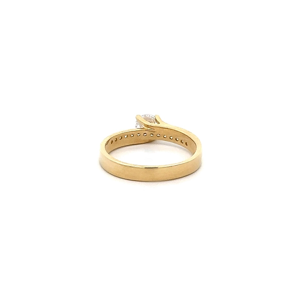 Gold Engagement Ring with Zircones