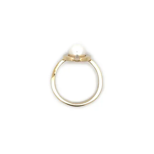 Gold Ring with Pearl