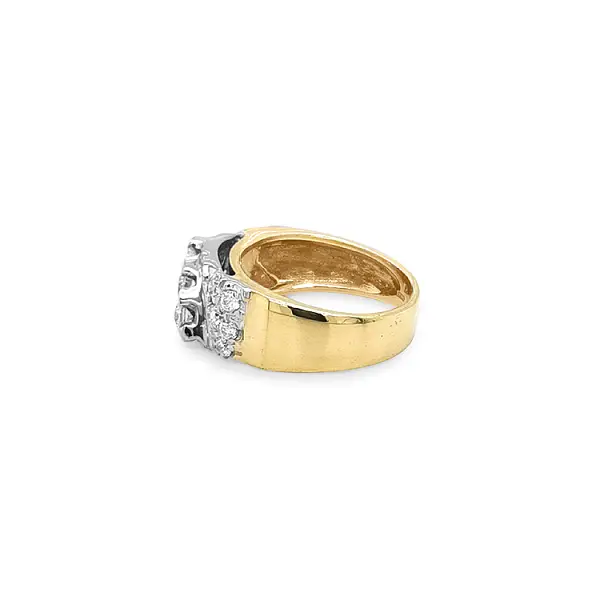 Gold Ring with Zircons