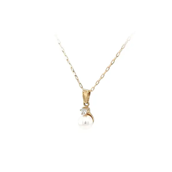 Gold Pendant with Pearl