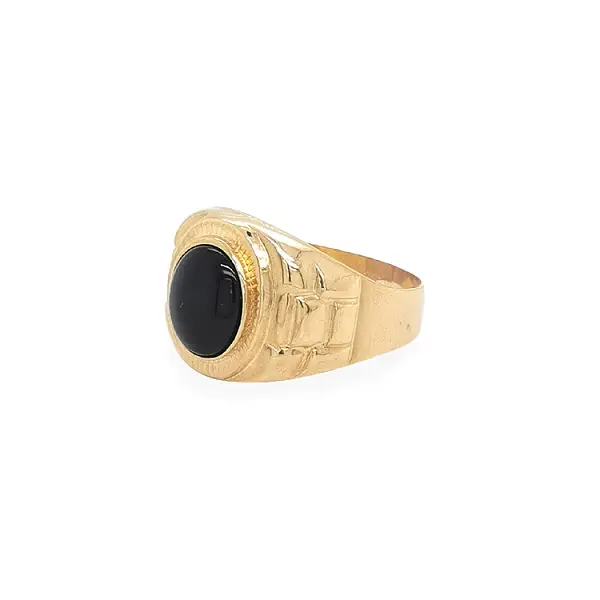 Gold Ring with Onyx