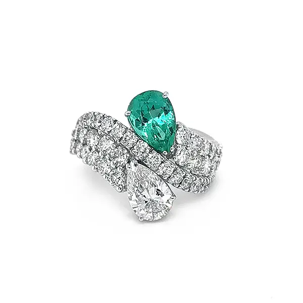 Gold Ring with Emerald and Diamonds
