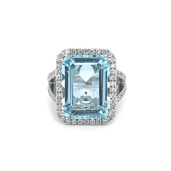 Gold Ring with Aquamarine and Diamonds