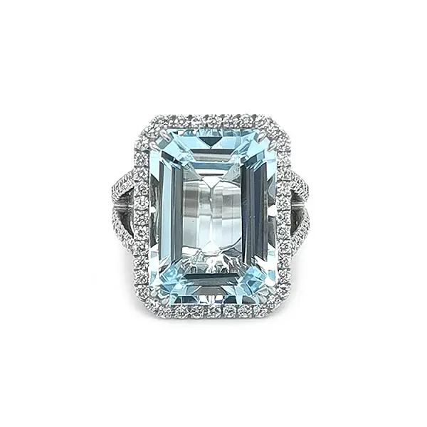 Gold Ring with Aquamarine and Diamonds