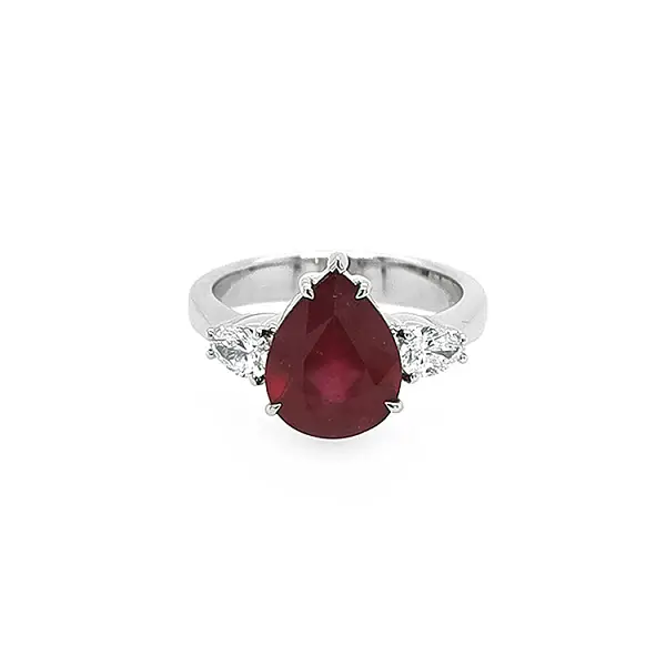 Gold Ring with Ruby and Diamonds