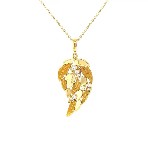 Gold Pendant with Diamonds Carrera y Carrera Hechizo Romance