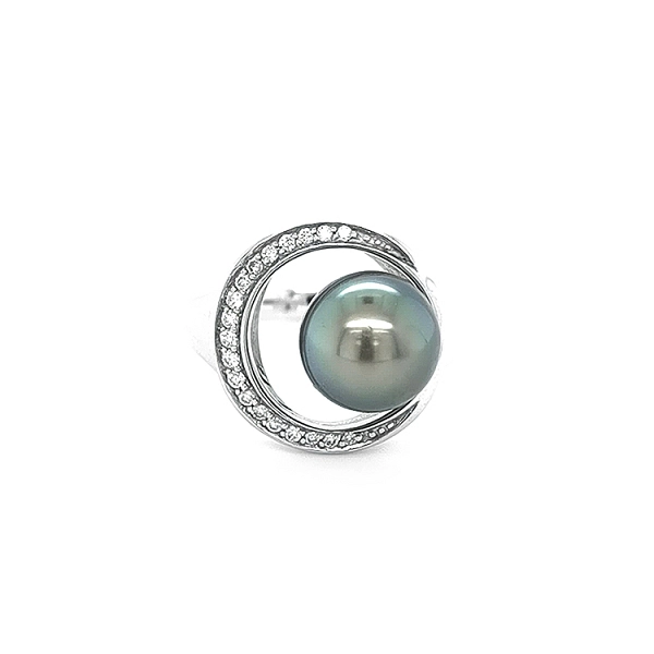 Gold Ring with Black Pearl and Diamonds