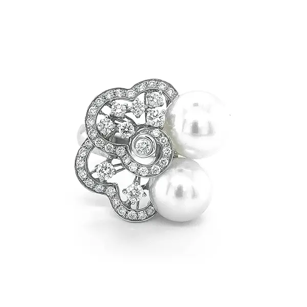 Gold Ring with Natural Pearls and Diamonds