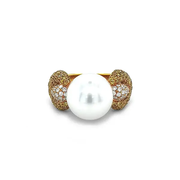 Gold Ring with Pearl and Diamonds
