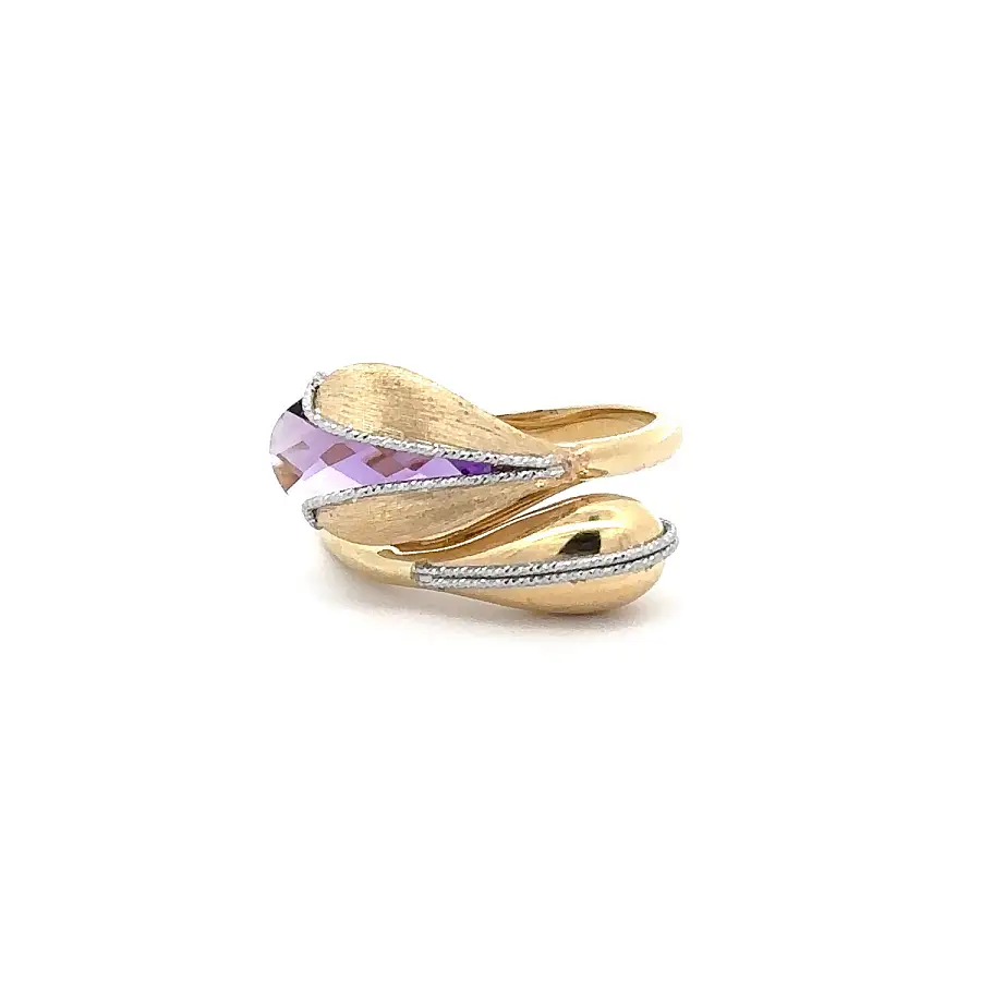 Gold ring with amethyst – organic two-tone design
