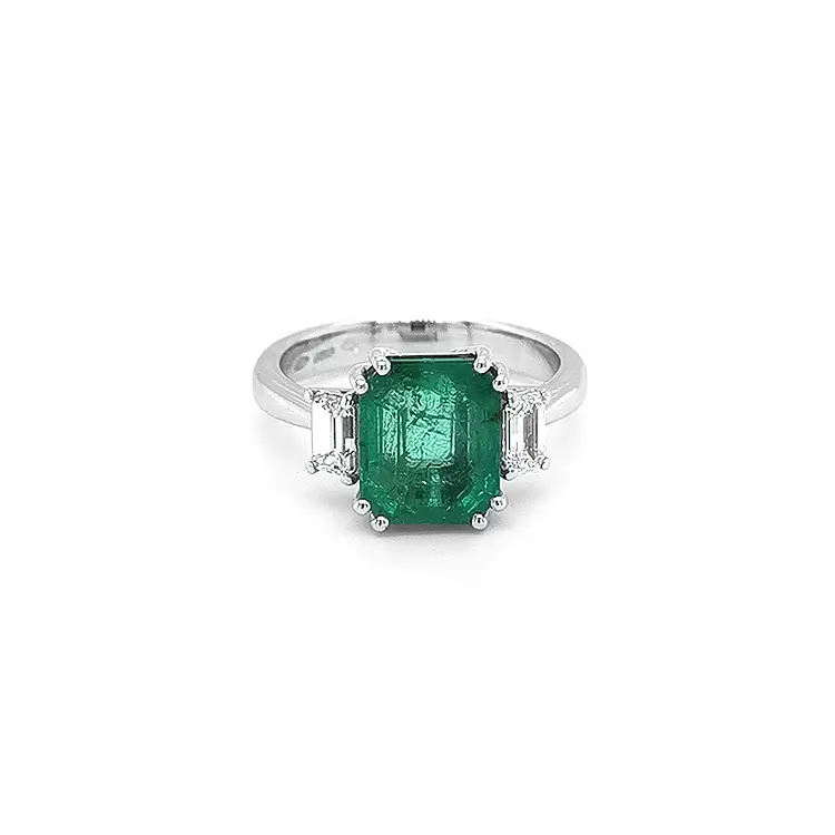Gold Ring with Emerald and Diamonds