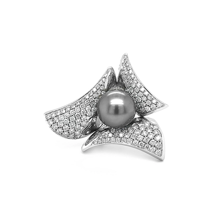 Gold Ring with Natural Pearl and Diamonds