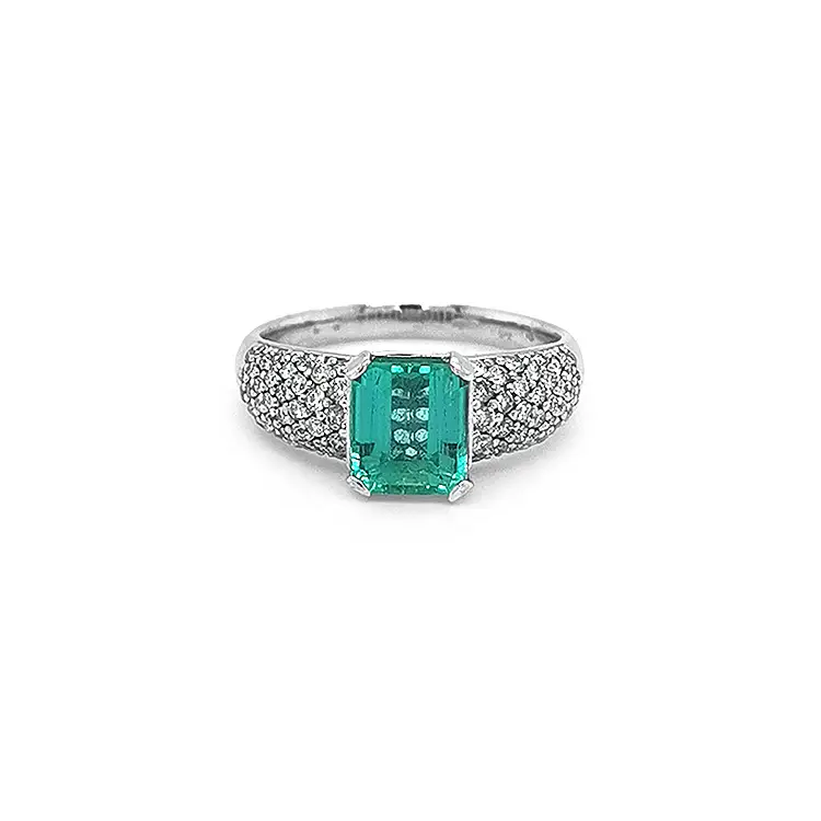 Gold Ring with Emerald and Diamonds