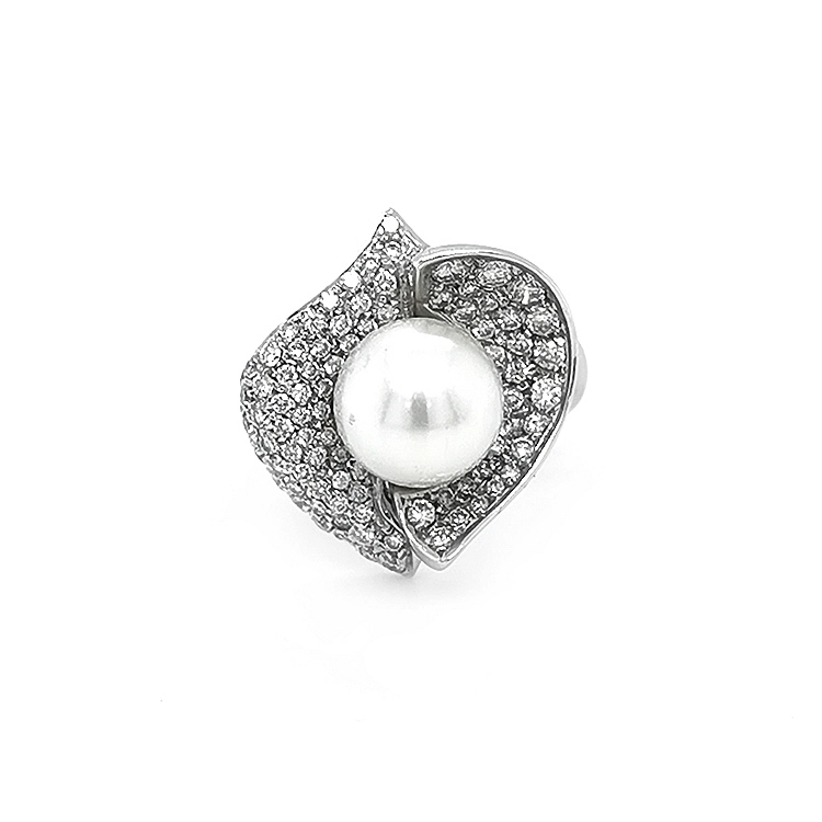 Gold Ring with Natural Pearl and Diamonds