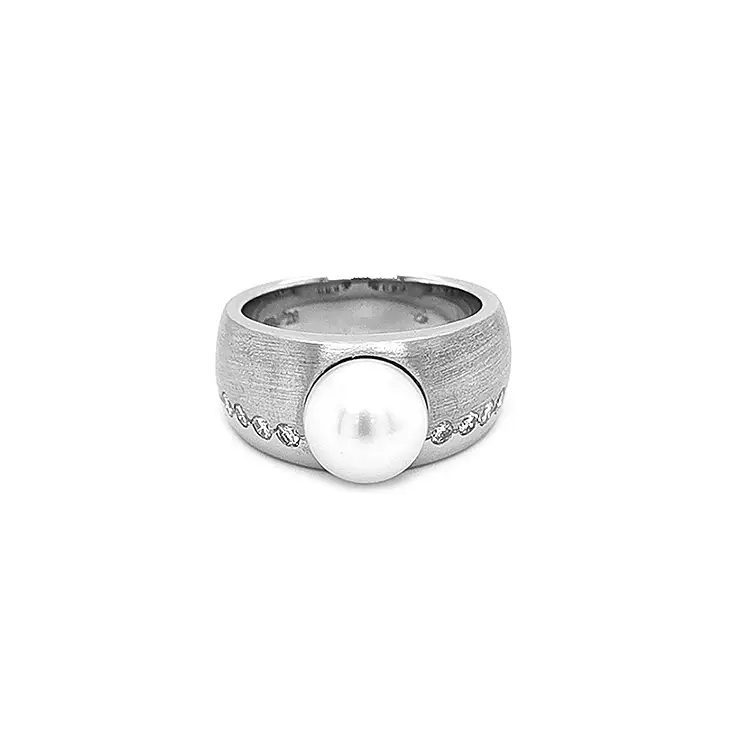 Gold Ring with Natural Pearl and Diamonds