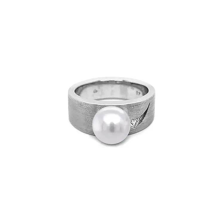 Gold Ring with Natural Pearl and Diamonds