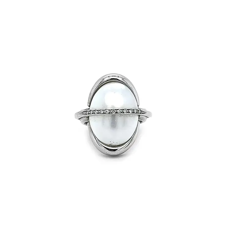 Gold Ring with Pearl and Diamonds