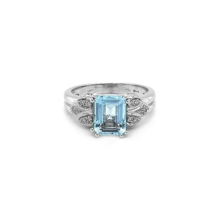 Gold Ring with Aquamarine and Diamonds
