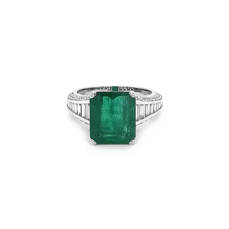Gold Ring with Emerald and Diamonds