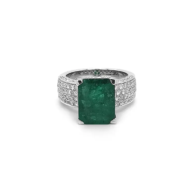 Gold Ring with Emerald and Diamonds