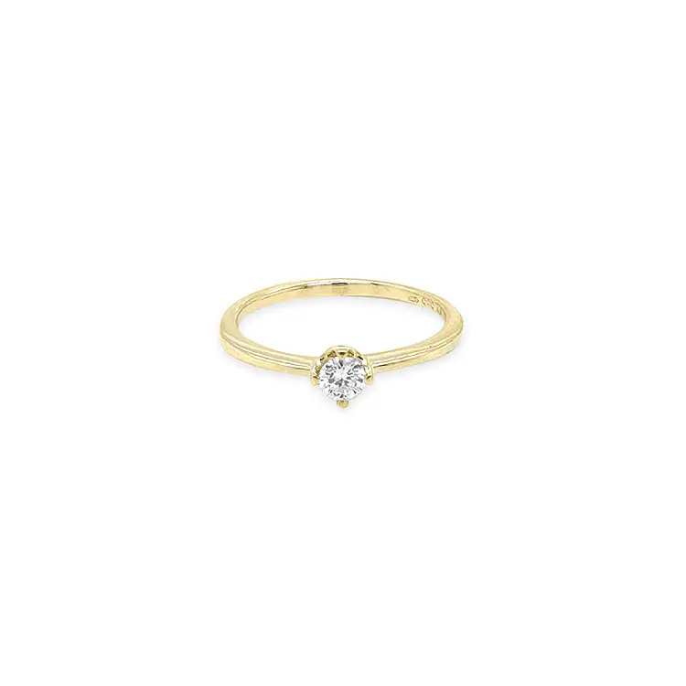 Gold engagement ring with diamond
