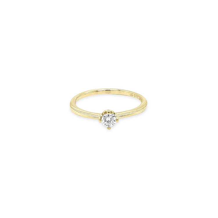 Gold engagement ring with diamond