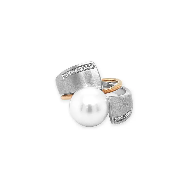 Gold Ring with Natural Pearl and Diamonds