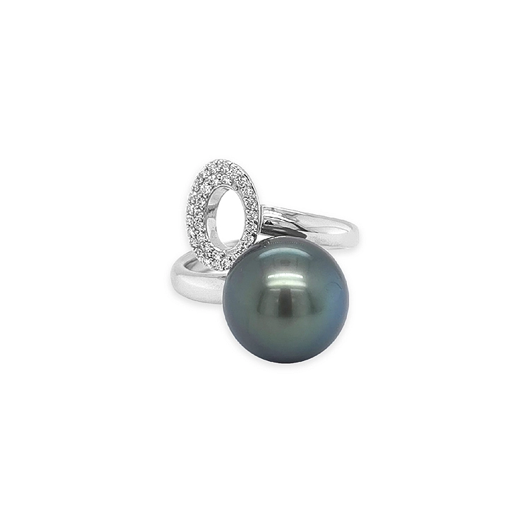 Gold Ring with Natural Tahitian Pearl and Diamonds