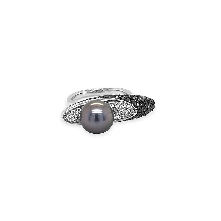 Gold Ring with Natural Tahitian Pearl and Diamonds