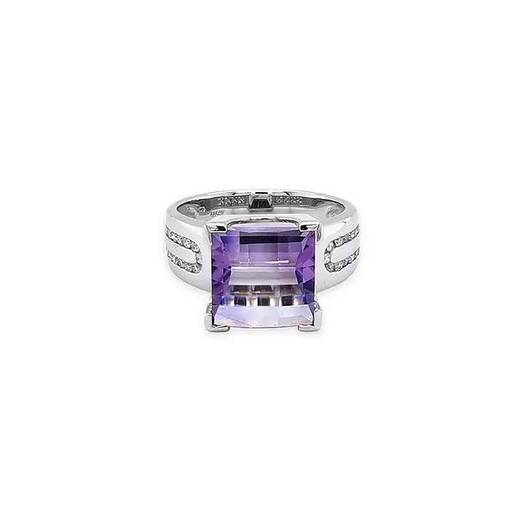 Gold Ring with Amethyst and Diamonds