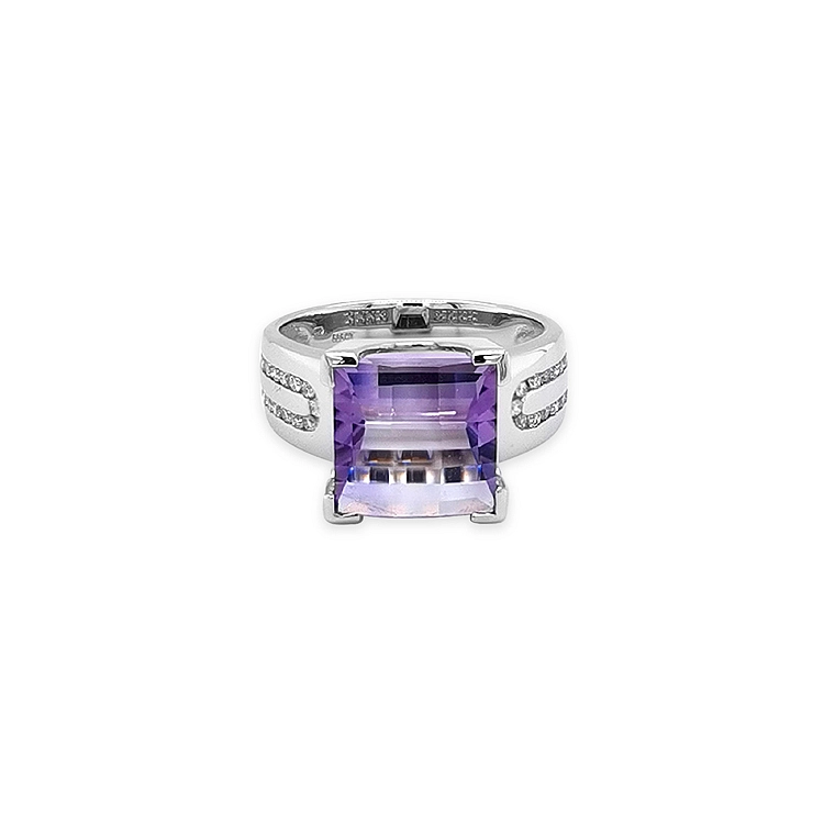 Gold Ring with Amethyst and Diamonds