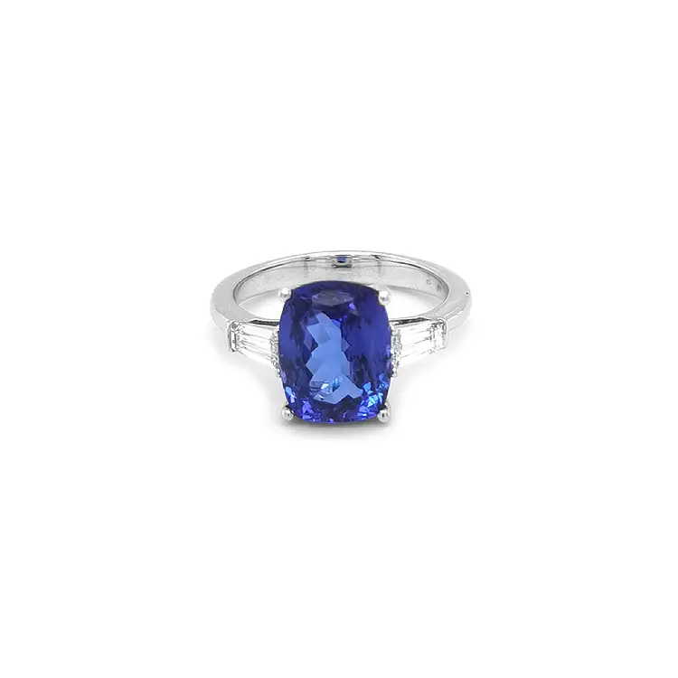 Gold engagement ring with Tanzanite and diamonds