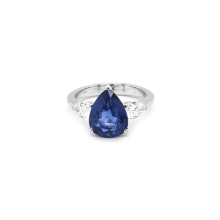 Gold Ring with Sapphire and Diamonds