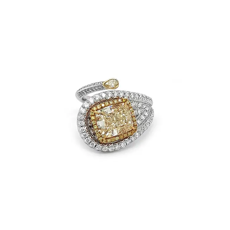 Gold Ring with Fancy Yellow Diamond