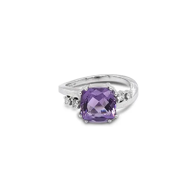 Gold Ring with Amethyst and Diamonds